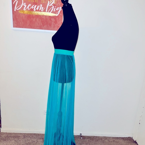 Sheer 100% polyester skirt. - Picture 2 of 5